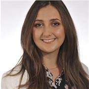 Sono una ragazza di 26 anni, amo interagire con le persone e soprattutto aiutarle. 
Ho vissuto in Germania, precisamente a Monaco di Baviera, per 6 bellissimi anni. Questa meravigliosa città mi ha dato l'opportunità di imparare una lingua, una cultura e u